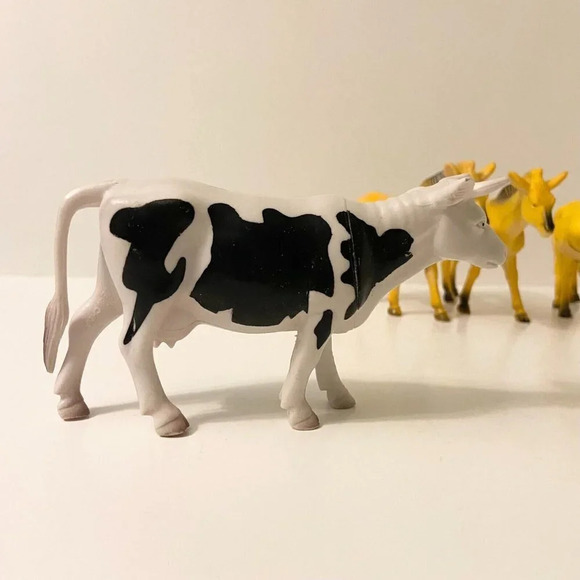 Assorted  Lot of 6 Animal Figures Cows Donkey Pigs Plastic Farm Animal Toys - Picture 9 of 16